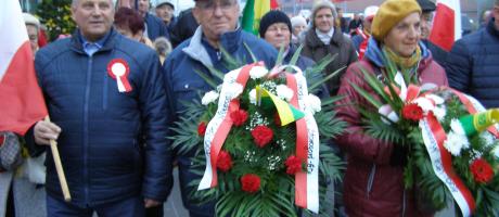 Wśród flag biało-czerwonych, powiewały żółto – zielone.